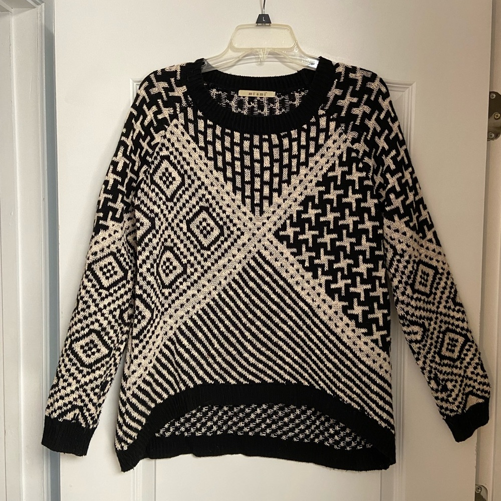 Black and White Patterned Sweater | M